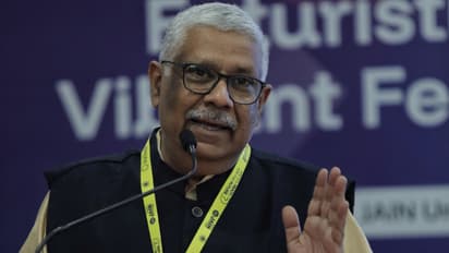 വിദ്യാർത്ഥികളുടെ ശ്രദ്ധ തിരിക്കാൻ ഒരുപാട് മാധ്യമങ്ങൾ ഉണ്ടാകും, അതിൽ വീണ് പോകരുത്; പ്രൊഫ. ജി.വി ശ്രീകുമാർ