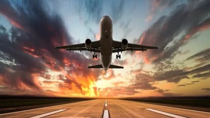 ఆకాశాన్నంటిన ప్రయాగరాజ్ విమాన ఛార్జీలు ... హైదరాబాద్ నుండి ఎంతుందో తెలుసా?