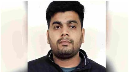 ഗൂഗിൾ അടക്കം സഹായിച്ചു, അന്വേഷിച്ചെത്തിയ കേരള പൊലീസ് കണ്ടത് ഞെട്ടിക്കുന്ന കാഴ്ച; സൈബർ തട്ടിപ്പുകാരൻ കുടുങ്ങി