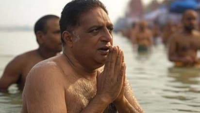 ಕುಂಭಮೇಳದಲ್ಲಿ ತೀರ್ಥಸ್ನಾನ ಮಾಡಿದ ಪ್ರಕಾಶ್‌ ರಾಜ್‌, ಸೋಶಿಯಲ್‌ ಮೀಡಿಯಾದಲ್ಲಿ ವೈರಲ್‌ ಆಯ್ತು AI ಇಮೇಜ್‌!