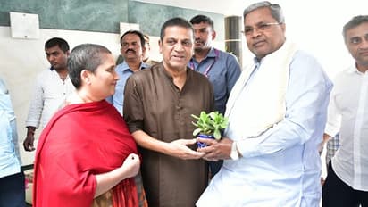 ಕ್ಯಾನ್ಸರ್ ಗೆದ್ದ ಶಿವಣ್ಣನ ಆರೋಗ್ಯ ವಿಚಾರಿಸಿದ ಸಿಎಂ ಸಿದ್ದರಾಮಯ್ಯ