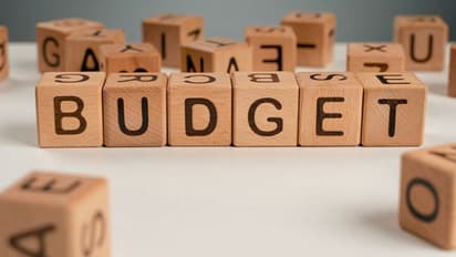 जगातील पहिला अर्थसंकल्प कुठे आणि कधी सादर झाला?