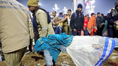 Stampede breaks out during Mauni Amavasya at Maha Kumbh in Prayagraj, at least 10 feared dead (WATCH)