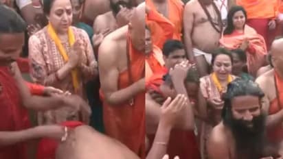 ಕಾಲ್ತುಳಿತ ನಂತರ ಮಹಾಕುಂಭ ಮೇಳದಲ್ಲಿ  ಬಾಲಿವುಡ್‌ ನಟಿ ಹೇಮಾ ಮಾಲಿನಿ ಸ್ನಾನ
