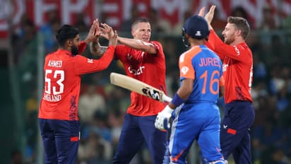 'ജുറലിനെ പോലൊരു താരം എട്ടാമത്? ശുദ്ധ മണ്ടത്തരം'; ഇന്ത്യയുടെ ബാറ്റിംഗ് ഓര്ഡറിനെതിരെ രൂക്ഷ വിമര്ശനം