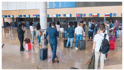 ടിക്കറ്റ് നിരക്കിൽ 22 ശതമാനം വരെ ലാഭിക്കാം, വിമാന യാത്രയ്ക്കും 'നല്ല' ദിവസം; ഇക്കാര്യങ്ങൾ ഓർത്തുവെച്ചോളൂ 