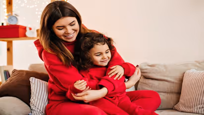 সন্তানের ভবিষ্যৎ গড়ে তোলার জন্য গুরুত্বপূর্ণ ভূমিকা পালন করে মায়ের এই আচরণ