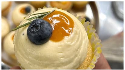 ബേക്കിംഗിലേക്ക് തിരിയാന് ഒന്നര ലക്ഷത്തിന്റെ ജോലി ഉപേക്ഷിച്ചു; യുവതിയെ പുകഴ്ത്തി സോഷ്യൽ മീഡിയ