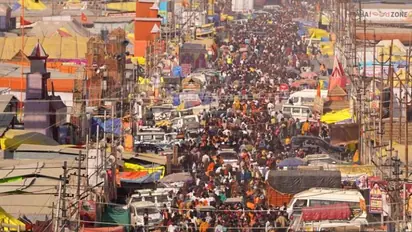 মহাকুম্ভে আস্থার ঢল, ঢল নামল ভক্তদেরও, চারিদিকে শোনা গেল জয়ধ্বনি