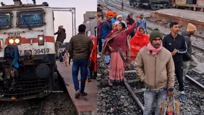 ട്രെയിനിന്റെ വാതിലുകൾ അകത്തുനിന്നും അടച്ചിട്ട നിലയിൽ, അങ്ങോട്ടുമിങ്ങോട്ടുമോടി യാത്രക്കാർ, ഒടുവിൽ പ്രതിഷേധം