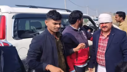 മധ്യസ്ഥ ചര്ച്ചക്കെത്തിയ കോണ്ഗ്രസ് എംപിക്ക് നേരെ ആള്ക്കൂട്ട ആക്രമണം, തലക്ക് ഗുരുതര പരിക്ക്