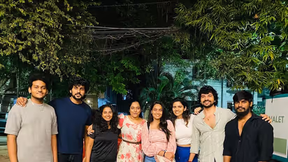 பவித்ரா பிறந்தநாள்; கும்பலாக வந்து கொண்டாடிய பிக் பாஸ் பிரபலங்கள்!