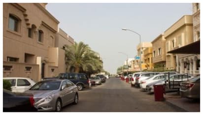 കുവൈത്തില്‍ റോഡ് അറ്റകുറ്റപ്പണി: വശങ്ങളിൽ പാർക്ക് ചെയ്തിരിക്കുന്ന വാഹനങ്ങൾ നീക്കാൻ നിർദേശം