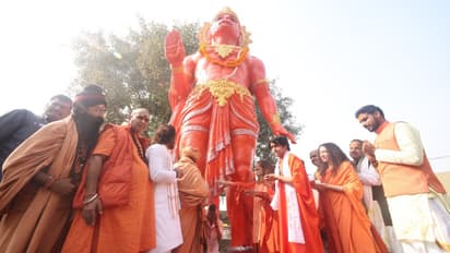 மகா கும்பத்தில் பிரதிஷ்டை செய்யப்பட்ட அனுமன் சிலை!