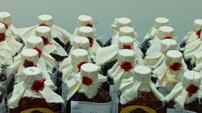 കല്‍പ്പറ്റ ജനമൈത്രി ജങ്ഷനിൽ വാഹന പരിശോധനക്കിടെ വന്ന ഓട്ടോ, പരിശോധിച്ചപ്പോൾ 34 കുപ്പി വിദേശമദ്യം; 4 പേർ പിടിയിൽ