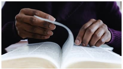 കാണാതായ ലോട്ടറി കണ്ടെത്തിയത് ബൈബിളിനുള്ളില്; അടിച്ചത് 8 കോടിയുടെ മഹാഭാഗ്യം