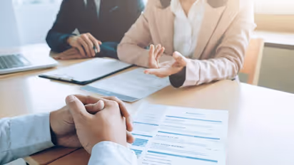 మీకు రాత్రి ఒంటరిగా రోడ్డుపై వెళ్తున్న మహిళ కనిపిస్తే ఏం చేస్తారు.? IAS ఇంటర్వ్యూలో అభ్యర్థి సమాధానం ఇదే