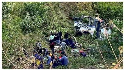 നാസിക്-സൂറത്ത് ഹൈവേയില് അപകടം; കുംഭമേള കഴിഞ്ഞ് മടങ്ങുകയായിരുന്ന 7 പേര് മരിച്ചു