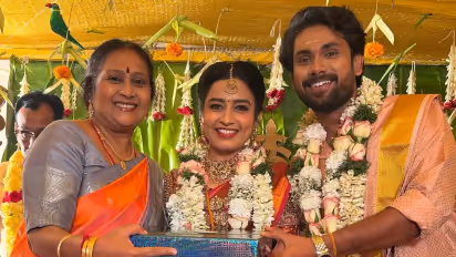 டீச்சரையே திருமணம் செய்த ஸ்டூடெண்ட்! வைரலாகும் விஜய் டிவி பிரபலங்களின் வெட்டிங் கிளிக்ஸ்