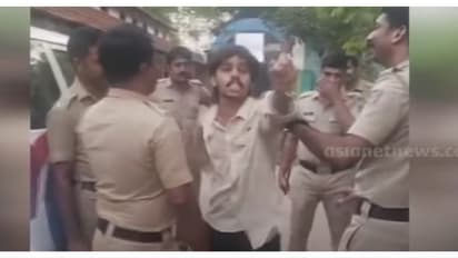 കോഴിക്കോട് സ്കൂൾ വാര്‍ഷികാഘോഷത്തിനിടെ ജീവനക്കാർക്കെതിരെ ആക്രമണം; 2 പേർക്കെതിരെ കേസെടുത്ത് പൊലീസ്