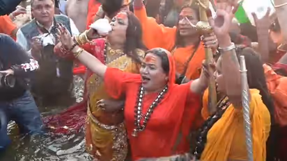 கும்பமேளா வசந்த பஞ்சமியில் கிண்ணர் அகாடாவின் அற்புத அமிர்த ஸ்நானம்!