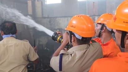 കോഴിക്കോട്ടെ കടയിൽ മാലിന്യം കൂട്ടിയിട്ട് കത്തിച്ചത് വിനയായി; തീപിടിച്ച് നശിച്ചത് നാല് ലക്ഷം രൂപയുടെ ഫര്ണിച്ചർ