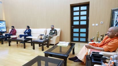 வார் ரூமிலிருந்து கண்காணித்து வரும் முதல்வர் யோகி ஆதித்யநாத்!