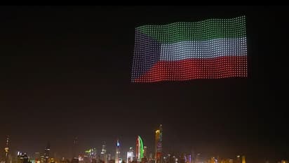 ദേശീയ ആഘോഷങ്ങളുടെ ഭാഗമായി കുവൈറ്റിന്റെ ആകാശത്തെ വിസ്മയിപ്പിച്ച് ഡ്രോൺ ഷോ