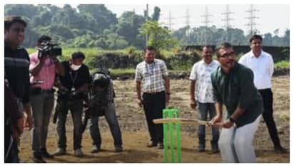 'അന്ന് മാലിന്യമല, ബ്രഹ്മപുരത്ത് ഇപ്പോൾ ക്രിക്കറ്റ് കളിക്കാം'; മേയർക്കും എംഎൽഎക്കുമൊപ്പം ബാറ്റെടുത്ത് മന്ത്രി 