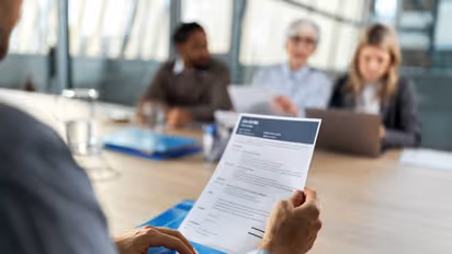 10, +2 மற்றும் டிகிரி முடித்தவரா நீங்கள்? கைத்தறி துறையில் அரசு வேலை! மாதம் ரூ. 81,100 சம்பளம்!