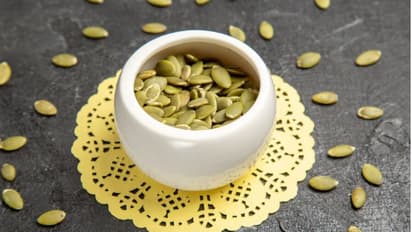 8 Powerful Reasons to Eat Pumpkin Seeds Every Day
