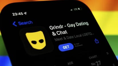 ഗേ ഡേറ്റിംഗ് ആപ്പിൽ പരിചയം, യുവാക്കളൊപ്പം ഫ്ലാറ്റിലെത്തി, ലൈംഗികവേഴ്ച വീഡിയോ പകർത്തി ഭീഷണി; 3 പേർ പിടിയിൽ