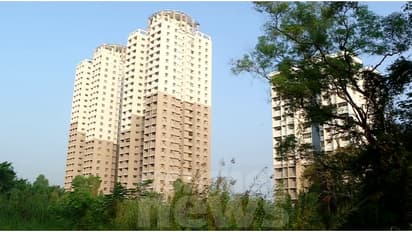 ഫ്ലാറ്റ് പൊളിക്കാനുള്ള ഹൈക്കോടതി ഉത്തരവ്; നടപടികൾ തുടങ്ങി ജില്ലാ ഭരണകൂടം, ടവറുകൾ എങ്ങനെ പൊളിക്കുമെന്നതിൽ ചർച്ച