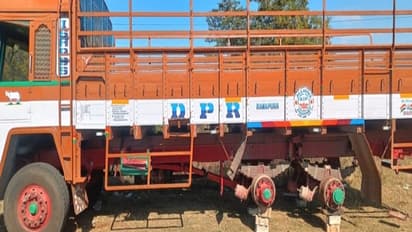 ಚಾಮರಾಜನಗರ: ಲಾರಿ ಕದ್ದು 9 ಚಕ್ರ, ಬ್ಯಾಟರಿ ಎಗರಿಸಿದ ಖರ್ತನಾಕ್‌ ಖದೀಮರು!