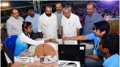 ലോകം കുതിക്കുന്നു, വിടാതെ കൂടെ പിടിച്ച് കേരള മോഡൽ; വമ്പൻ പ്രഖ്യാപനം 8ന്, സ്കൂളുകളിൽ 29000 റോബോട്ടിക് കിറ്റുകൾ