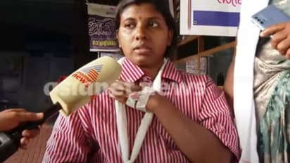 'എന്തിനാ പൊലീസ് തല്ലിയതെന്ന് അറിയില്ല, എന്റെ തോളെല്ല് പൊട്ടി, ഭർത്താവിന്റെ തല പൊട്ടി'; പരിക്കേറ്റ സിതാര