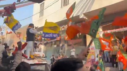 AAP MLA Dinesh Mohaniya blows flying kisses at women during Delhi poll campaign, booked (WATCH)