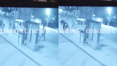 ജീപ്പിൽ നിന്ന് ലാത്തിയുമായി ചാടിയിറങ്ങി മുന്നിൽ കണ്ടവരെ അടിച്ചു; പത്തനംതിട്ട പൊലീസ് മര്ദനത്തിന്റെ ദൃശ്യങ്ങൾ