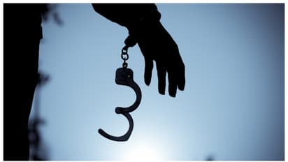 Gujarat SHOCKER! Man kills friend for smartphone, joins victim's wife in search to dodge suspicion