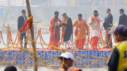 மகா கும்பமேளா சங்கமத்தில் நீராடி ஒற்றுமை செய்தியை வழங்கிய பிரதமர் நரேந்திர மோடி!