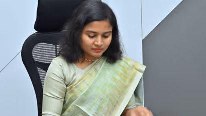 ജി. പ്രിയങ്ക പാലക്കാട് കളക്ടറായി ചുതലയേറ്റു; ഒരുമിച്ച്, ശോഭനമായ ഭാവിക്കായി പ്രവര്ത്തിക്കാമെന്ന് കുറിപ്പ്