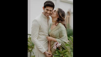 பிரமாண்டமாக நடந்து முடிந்தது நடிகை பார்வதி நாயர் திருமணம்; வைரலாகும் புகைப்படம் - ரசிகர்கள் வாழ்த்து! 