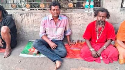 ತಲೆ ಮೇಲೆ ಸೂರಿಲ್ಲ, ಹೊಟ್ಟೆಗೆ ಹಿಟ್ಟಿಲ್ಲ; ಸ್ಮಶಾನದ ಮುಂದೆ ಭಿಕ್ಷೆ ಬೇಡುವ ಸ್ಥಿತಿಗೆ ಬಂದ ಬಿಜೆಪಿ ನಾಯಕ