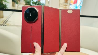 ഹമ്മോ! വില 318262 രൂപ; ലോകത്തിലെ ആദ്യ ട്രൈ-ഫോള്‍ഡ് സ്മാര്‍ട്ട്‌ഫോണ്‍ ആഗോള വിപണിയില്‍ ലോഞ്ച് ചെയ്തു