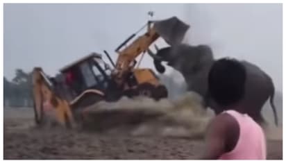 പൊടിപാറിയ പോരാട്ടം; കാട്ടാനയും ജെസിബിയും തമ്മിലുള്ള ഏറ്റുമുട്ടല്‍ വീഡിയോ വൈറല്‍; പിന്നാലെ പോലീസ് കേസ് 