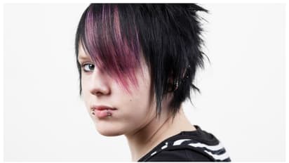 ലിപ് സ്റ്റഡ് വാങ്ങാൻ 680 രൂപ വേണം, അമ്മയുടെ 1.16 കോടി രൂപയുടെ ആഭരണങ്ങൾ വിറ്റ് മകൾ