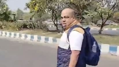 லீவு கொடுக்காததால் சக ஊழியர்கள் 4 பேரை கத்தியால் குத்திய அரசு ஊழியர்!