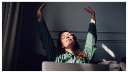 ജോലിയും ജീവിതവും ഒരുപോലെ കൊണ്ട് പോകാം; പെൺകുട്ടികൾ അറിഞ്ഞിരിക്കേണ്ട 7 ശീലങ്ങൾ 