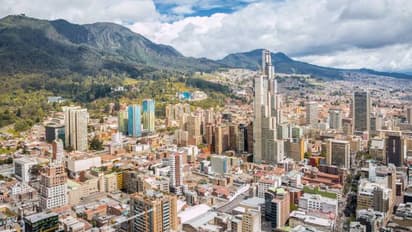 റെബേക്ക സ്മാരകത്തിന് മുന്നിൽ സ്ത്രീയുടെ അശ്ലീല ചേഷ്ടകള്, സ്തനങ്ങളിൽ സ്പർശിച്ചു, അടുത്ത് മൂത്രമൊഴിച്ചു, രോഷം