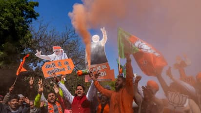 டெல்லியில் 27 ஆண்டுகளுக்குப் பின் ஆட்சி அமைக்கும் பாஜக! 40 தொகுதிகளில் வெற்றி!